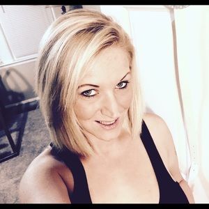 Meet your Posher, Lora